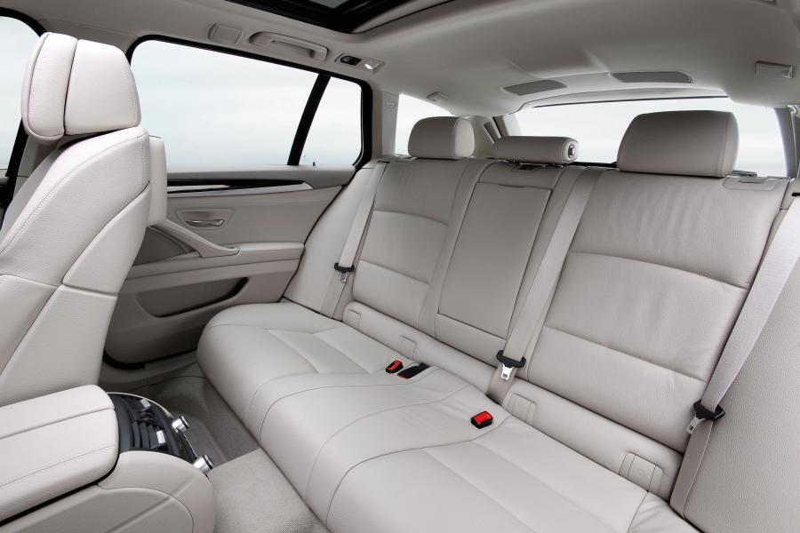  BMW 5-Series Touring 2010 года  (фото 16 из 75)